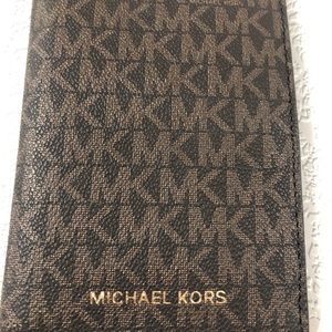 Michael Kors Passport cover/wallet